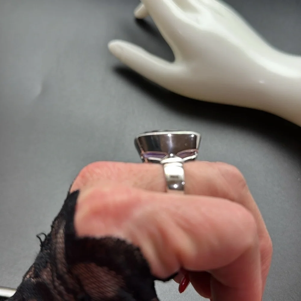 Elegant large Amethyst Purple‎ and sterling Silver Ring